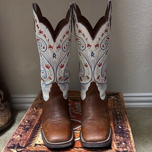 Tony Lama Brown and White Embroidered Women's Cowboy Boots (RR2018)